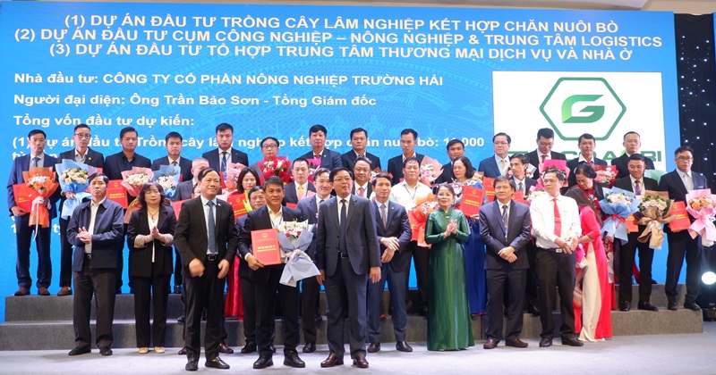 Tổng giám đốc THACO AGRI nhận bản ghi nhớ 3 Dự án với tổng vốn đầu tư 11.000 tỷ đồng tại Hội nghị Xúc tiến đầu tư tỉnh Gia Lai.