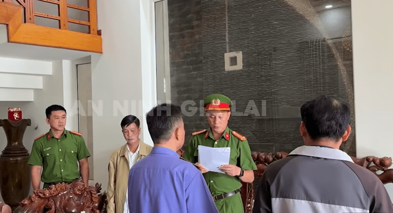 Cơ quan Cảnh sát điều tra đọc lệnh khởi tố đối với Nguyễn Hoàng Giang