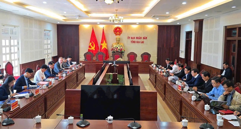 ập đoàn Hùng Nhơn và Tập đoàn De Heus (Hà Lan) nhằm trao đổi về kế hoạch hợp tác và mở rộng đầu tư chuỗi Dự án nông nghiệp công nghệ cao trên địa bàn tỉnh giai đoạn 2025-2030.