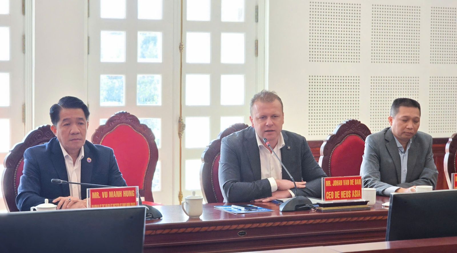 Lãnh đạo Tập đoàn Hùng Nhơn và Tập đoàn Deuhs