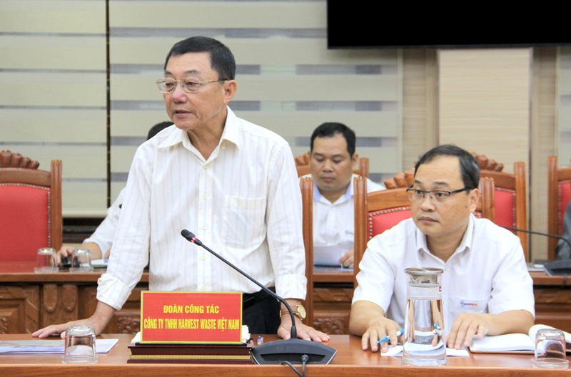 Ông Nguyễn Ngọc Hùng, Giám đốc Công ty TNHH Harvest Waste Việt Nam phát biểu tại buổi làm việc. Ảnh: Kim Loan