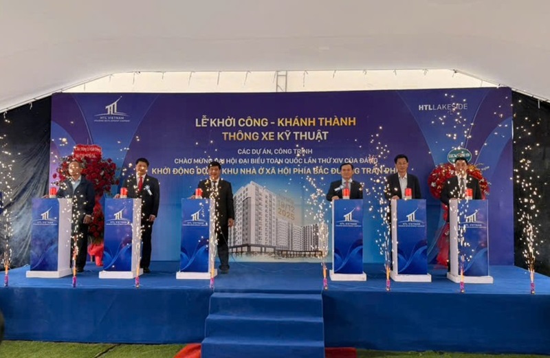 C&aacute;c đại biểu nhấn n&uacute;t khởi c&ocirc;ng Dự &aacute;n Nh&agrave; ở x&atilde; hội HTL Lakeside