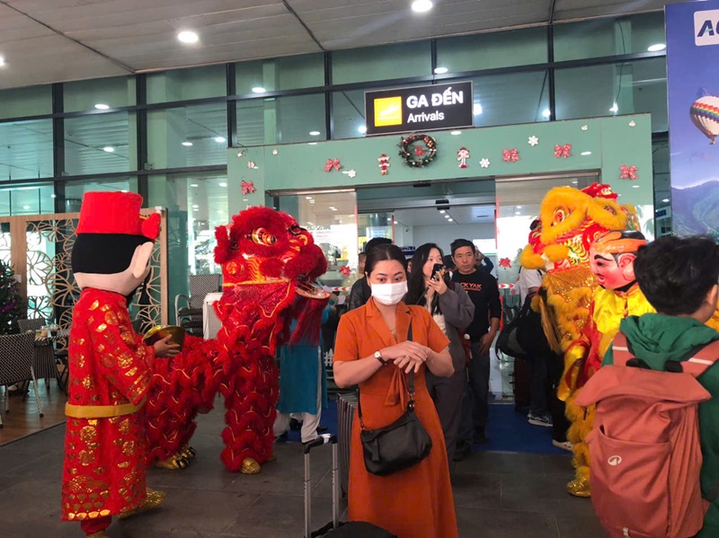 Gia Lai đ&oacute;n đo&agrave;n kh&aacute;ch đầu ti&ecirc;n đến tỉnh du lịch bằng đường h&agrave;ng kh&ocirc;ng