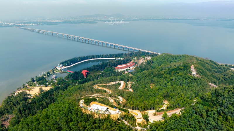 Vị tr&iacute; thực hiện Dự &aacute;n nằm liền kề Khu du lịch Cửa Biển (Seagate) do C&ocirc;ng ty TNHH Dịch vụ du lịch Quốc Thắng l&agrave;m chủ đầu tư. Ảnh: Dũng Nh&acirc;n.