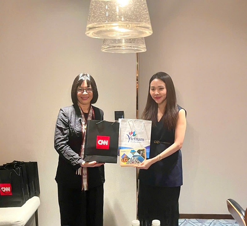 Tỉnh Gia Lai đang t&iacute;ch cực chương tr&igrave;nh Năm Du lịch Quốc gia tại Gia LaiL&atilde;nh đạo UBND tỉnh Gia Lai x&uacute;c tiến hợp t&aacute;c truyền th&ocirc;ng với đại diện k&ecirc;nh CNN.