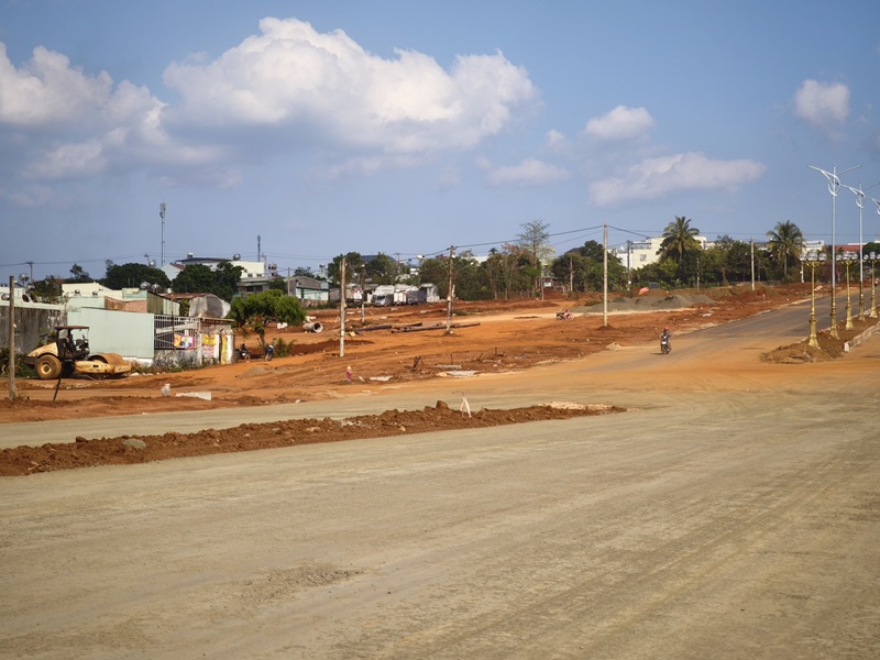 Gi&aacute; đất t&aacute;i định cư mặt tiền đường Nguyễn Văn Linh c&oacute; gi&aacute; 15 triệu đồng/m2; c&aacute;c tuyến đường kh&aacute;c thuộc Dự &aacute;n Khu d&acirc;n cư đường Nguyễn Văn Linh