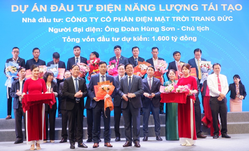 C&ocirc;ng ty cổ phần Điện mặt trời Trang Đức cũng từng k&yacute; kết bi&ecirc;n bản ghi nhớ đầu tư Dự &aacute;n nanwg lượng t&aacute;i tạo 1.600 tỷ đồng.