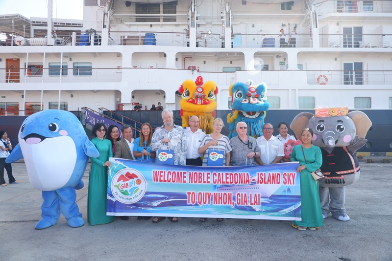 L&atilde;nh đạo Sở Văn h&oacute;a, Thể thao v&agrave; Du lịch tỉnh <span class=