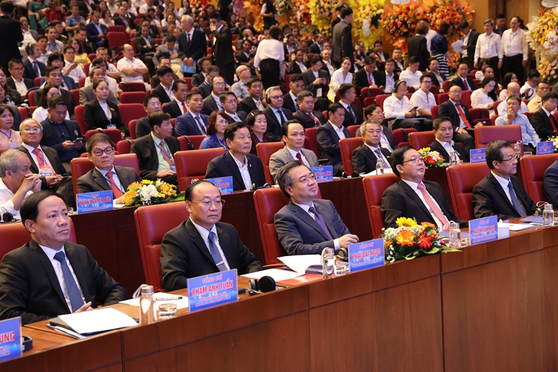 Trưởng ban Ch&iacute;nh s&aacute;ch, chiến lược Trung ương Nguyễn Thanh Nghị; Ph&oacute; thủ tướng Hồ Quốc Dũng