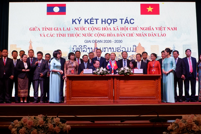 UBND tỉnh Gia Lai k&yacute; kết bản ghi nhớ với ch&iacute;nh quyền địa phương của 4 tỉnh Nam L&agrave;o.