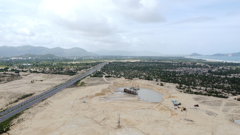 Bờ biển thuộc x&atilde; C&aacute;t Tiến, nơi thực hiện Dự &aacute;n du lịch quy m&ocirc; lớn từ doanh nghiệp H&agrave;n Quốc.