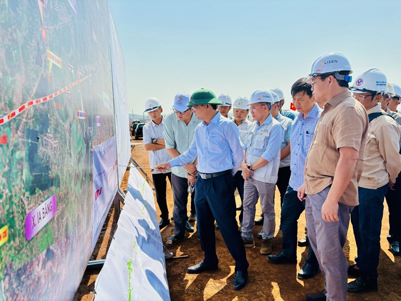 Ph&oacute; Chủ tịch UBND tỉnh Nguyễn Tự C&ocirc;ng Ho&agrave;ng y&ecirc;u cầu c&aacute;c địa phương phải v&agrave;o cuộc quyết liệt hơn, xử l&yacute; dứt điểm c&aacute;c vướng mắc ph&aacute;t sinh trong c&ocirc;ng t&aacute;c giải ph&oacute;ng mặt bằng