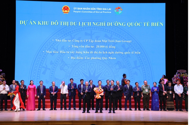 Đại diện Tập đo&agrave;n Sun Group nhận bản ghi nhớ đầu tư Dự &aacute;n v&agrave;o ng&agrave;y 28/3/2026. Đ&acirc;y l&agrave; Dự &aacute;n cụ thể h&oacute;a cho bản ghi nhớ được k&yacute; kết v&agrave;o th&aacute;ng 8/2025.