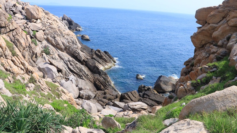 Giếng Ti&ecirc;n - một trong những địa điểm du lịch thu h&uacute;t kh&aacute;ch tại x&atilde; Nhơn Ch&acirc;u.