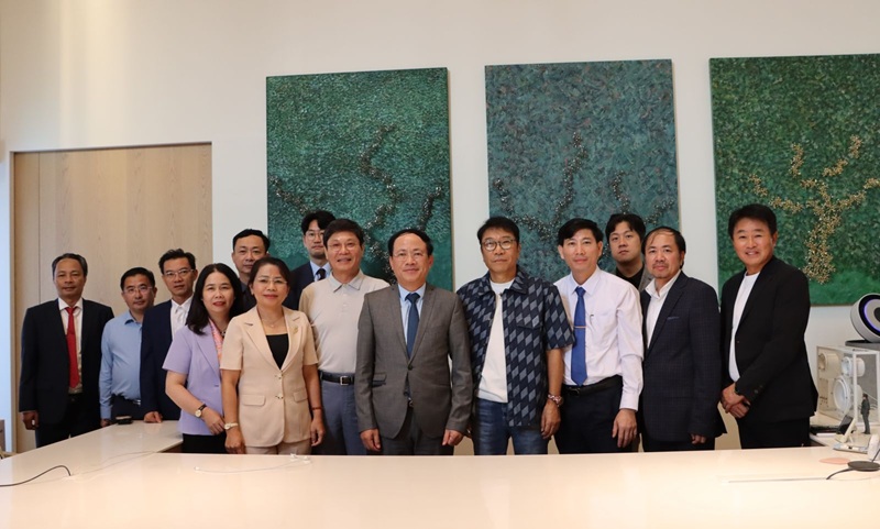 Làm việc với Bloom Sky, lãnh đạo tỉnh Gia Lai Tỉnh quan tâm phối hợp tổ chức các sự kiện văn hóa, âm nhạc, giải trí có tầm quốc tế tại Gia Lai. - Tỉnh mong muốn kết nối nghệ sĩ, đơn vị truyền thông, doanh nghiệp Hàn Quốc tham gia quảng bá hình ảnh du lịch Gia Lai.