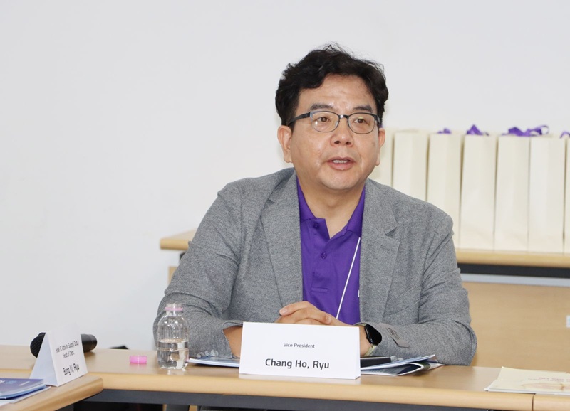 &ocirc;ng Chang Ho Ryu, Ph&oacute; chủ tịch C&ocirc;ng ty HanaTour kết nối thị trường kh&aacute;ch H&agrave;n Quốc với địa phương. 