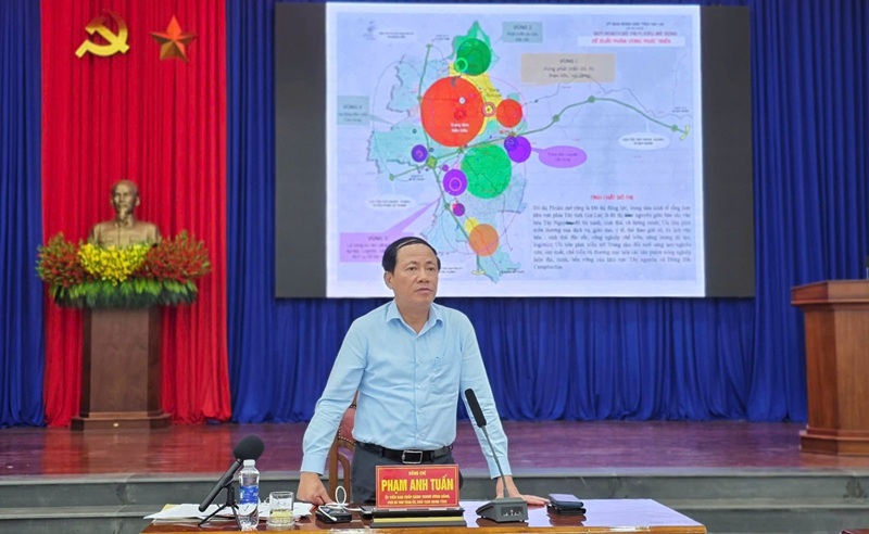 Ông Phạm Anh Tuấn, Chủ tịch UBND tỉnh Gia Lai yêu cầu Pleiku phải luôn giữ được nhịp phát triển năng động, hiện đại và hấp dẫn.
