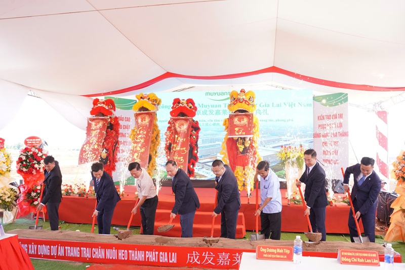 Một dự án chăn nuôi có vốn đầu tư nước ngoài được khởi công vào Ngày 16/6/2026,ại thôn Ring, xã Ia Hrú, tỉnh Gia Lai, với tổng diện tích sử dụng đất khoảng 133.889,2 m², tổng vốn đầu tư 78,59 tỷ đồng. Dự án được đầu tư theo mô hình chăn nuôi heo công nghệ khép kín, quy mô duy trì ổn định 2.400 con heo ná