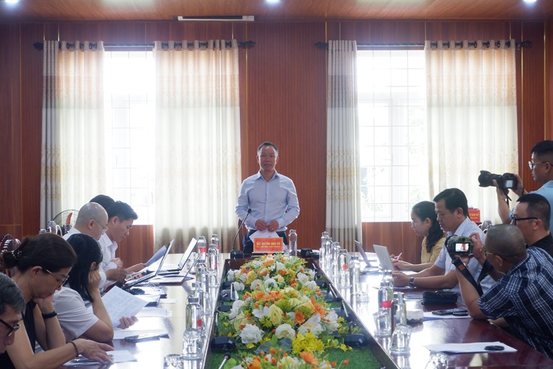 &Ocirc;ng Huỳnh Anh Vũ, Chủ tịch UBND phường Li&ecirc;n Chi&ecirc;̉u th&ocirc;ng tin tại bu&ocirc;̉i họp báo.