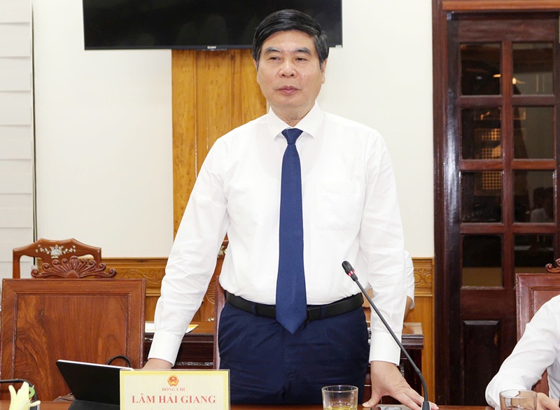 heo Ph&oacute; Chủ tịch UBND tỉnh, mạng lưới hơn 375 điểm phục vụ, trong đ&oacute; c&oacute; 307 Bưu điện - Văn h&oacute;a x&atilde; sau sắp xếp đơn vị h&agrave;nh ch&iacute;nh l&agrave; nguồn lực rất lớn cần được khai th&aacute;c hiệu quả để trở th&agrave;nh 