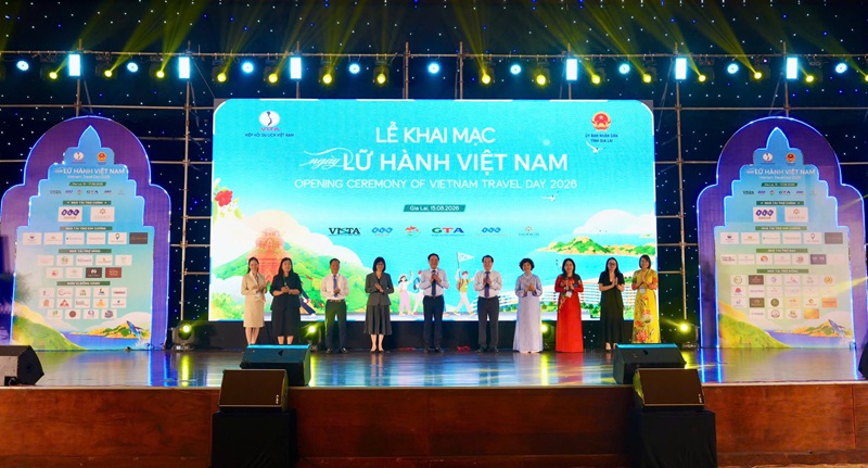 Các đại biểu thực hiện nghi thức khai mạc Ngày Lữ hành Việt Nam 2026