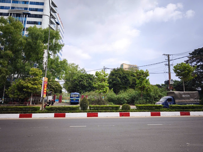 Sau lần đấu gi&aacute; kh&ocirc;ng th&agrave;nh c&ocirc;ng v&agrave;o ng&agrave;y 8/8/2026, Khu đất thực hiện Dự &aacute;n Tổ hợp Thương mại dịch vụ v&agrave; nh&agrave; ở 15-17 đường Trường Chinh