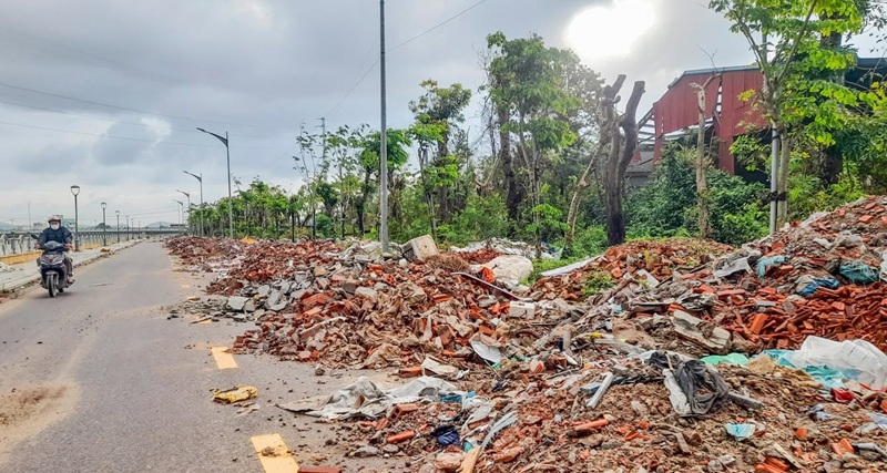 Dự &aacute;n được kỳ vọng gi&uacute;p hạn chế t&igrave;nh trạng đổ trộm x&agrave; bần ra đường. Ảnh: T.Đ.