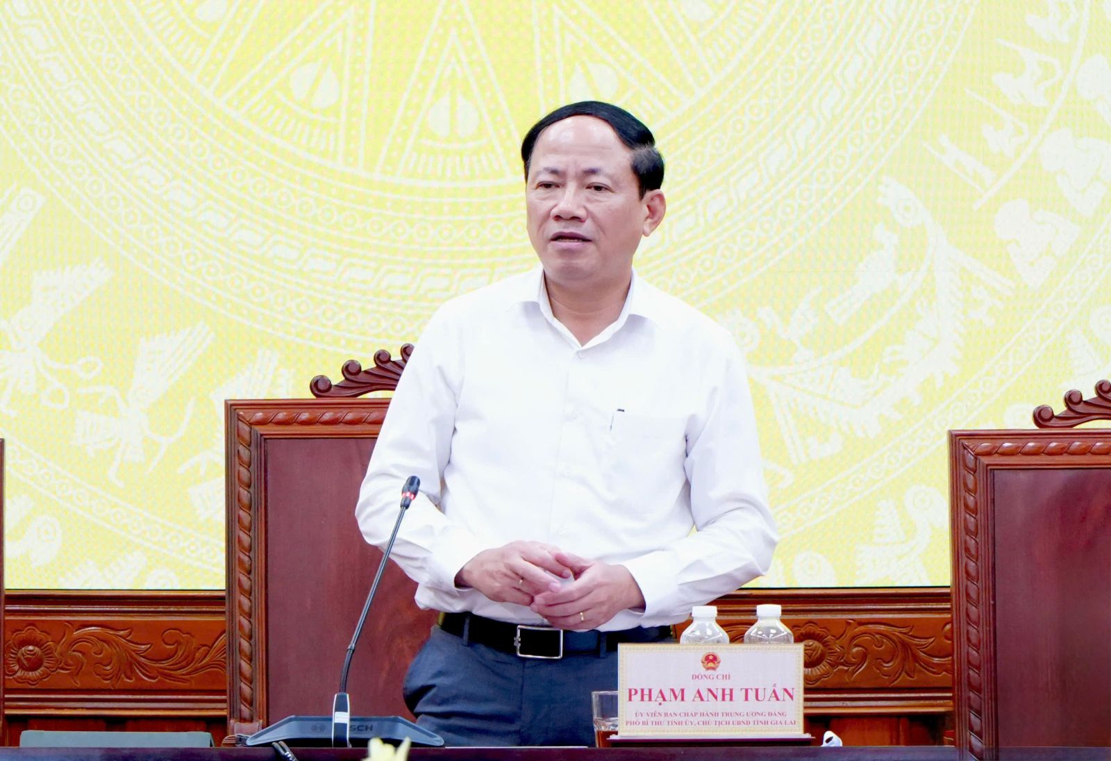 Ông Phạm Anh Tuấn, Chủ tịch UBND tỉnh Gia Lai Tập trung cải cách thủ tục hành chính, rà soát, cắt giảm các khâu trung gian, quy trình không cần thiết; rút ngắn thực chất thời gian giải quyết hồ sơ, nhất là trong các lĩnh vực đầu tư, đất đai, xây dựng, tài chính và môi trường.