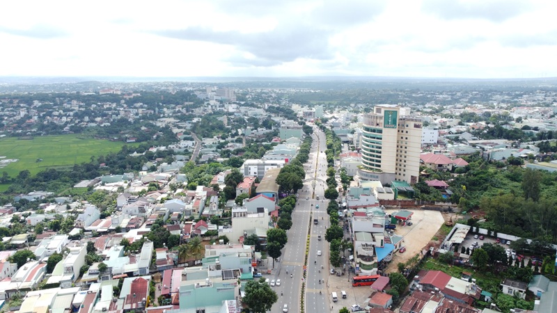 Pleiku l&agrave; đ&ocirc; thị trung t&acirc;m ph&iacute;a T&acirc;y của tỉnh Gia Lai, trung t&acirc;m cấp v&ugrave;ng T&acirc;y Nguy&ecirc;n,