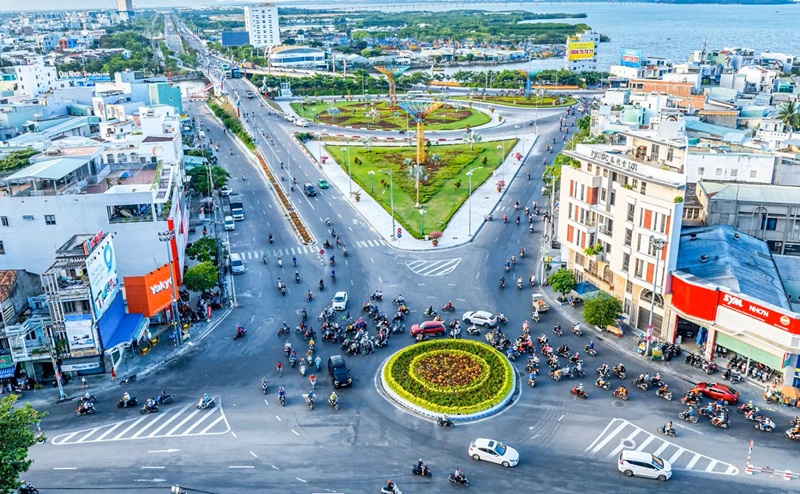 N&uacute;t giao th&ocirc;ng tại khu vực ng&atilde; 5 Đống Đa - Hoa Lư. Ảnh: Dũng Nh&acirc;n.