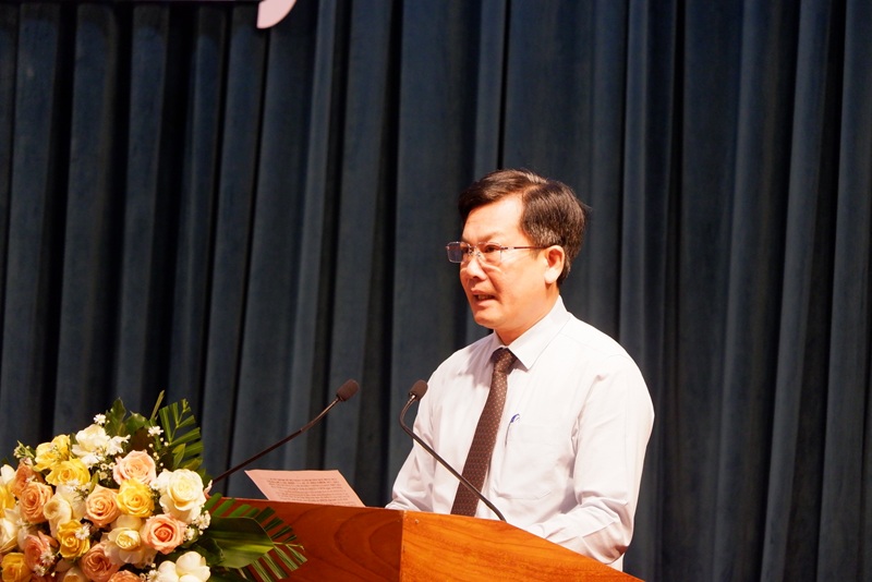 &Ocirc;ng Cao Thanh Thương, Gi&aacute;m đốc Sở N&ocirc;ng nghiệp v&agrave; M&ocirc;i trường tỉnh Gia Lai tr&igrave;nh b&agrave;y tờ tr&igrave;nh li&ecirc;n quan đến bảng gi&aacute; đất mới tại kỳ họp