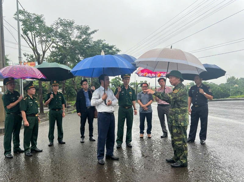 B&iacute; thư Tỉnh ủy Gia Lai Th&aacute;i Đại Ngọc trong chuyến kiểm tra thực tế tại Khu kinh tế Cửa khẩu quốc tế Lệ Thanh.