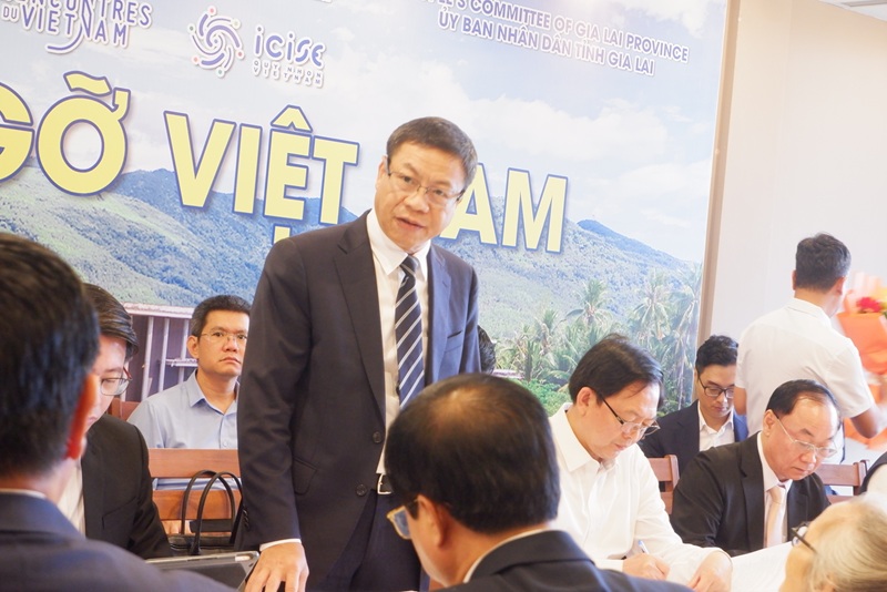 Thứ trưởng Bộ khoa học v&agrave; c&ocirc;ng nghệ L&ecirc; Xu&acirc;n Định b&aacute;o c&aacute;o về c&aacute;c ch&iacute;nh s&aacute;ch hỗ trợ ICSE hiện nay.