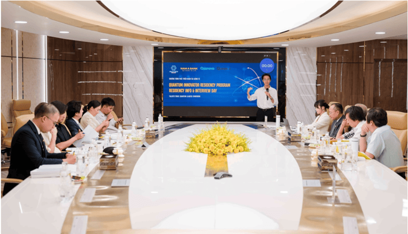 Chương tr&igrave;nh Ph&aacute;t triển Nh&acirc;n t&agrave;i được thiết kế theo s&aacute;u trụ cột gồm Cố vấn c&aacute; nh&acirc;n, xưởng s&aacute;ng tạo, Đ&agrave;o s&acirc;u kỹ thuật, Dự &aacute;n t&aacute;c động x&atilde; hội, Đường băng thực chiến v&agrave; th&aacute;ng cất c&aacute;nh.