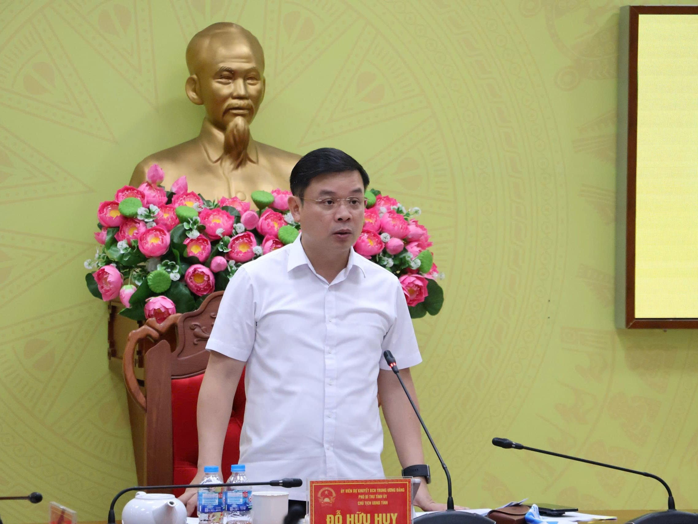 Ông Đỗ Hữu Huy, Chủ tịch tỉnh Đắk Lắk phát biểu chỉ đạo tại cuộc họp sắp xếp tài sản công.