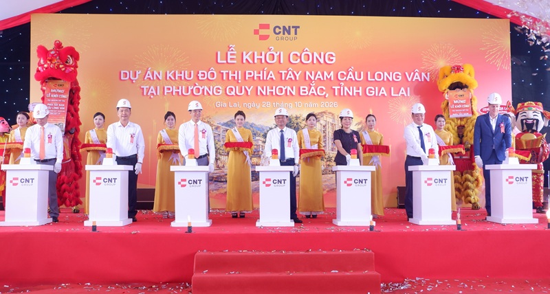 C&aacute;c đại biểu thực hiện nghi thức khởi c&ocirc;ng Dự &aacute;n B&igrave;nh Định t&igrave;m được chủ đầu tư thực hiện Dự &aacute;n chung cư thương mại hơn 236 tỷ đồng