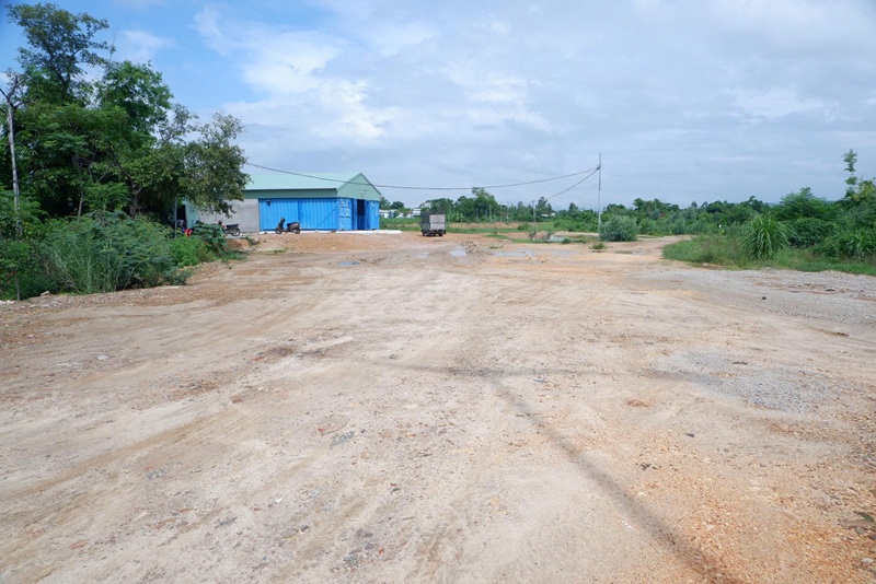 Tr&ecirc;n phần diện t&iacute;ch được giao, chủ đầu tư đ&atilde; tiến h&agrave;nh x&acirc;y dựng nh&agrave; điều h&agrave;nh, san nền.
