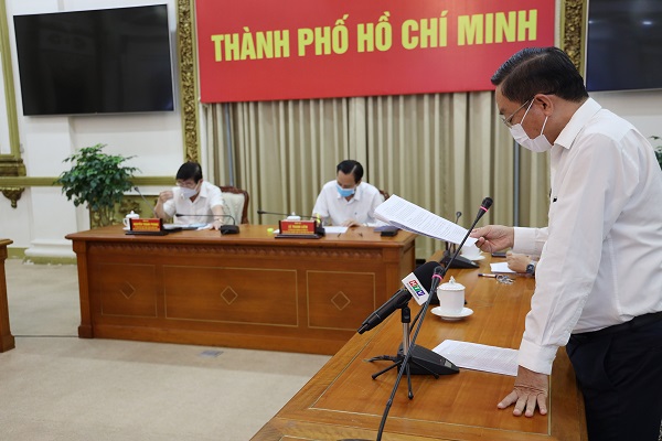 Ông Nguyễn Tấn Bỉnh, Giám đốc Sở Y tế TP.HCM thông tin tại buổi họp ngày 17/8