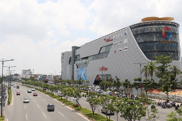 Đại lộ Phạm Văn Đồng là tuyến đường huyết mạch kết nối toàn bộ khu vực Đông Bắc với Trung tâm Thành phố. Kể từ khi được đưa vào hoạt động vào cuối năm 2013, tuyến đường đã góp phần làm giảm ùn tắc giao thông, cải thiện hạ tầng đô thị, đồng thời trở thành “cú huých” cho sự phát triển rầm rộ của thị trường bất động sản nơi đây.