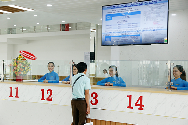 Hành khách có thể mua vé ở khu vực bán vé tại Bến xe Miền Đông mới hoặc tại bến xe hiện hữu (quận Bình Thạnh, TP.HCM)