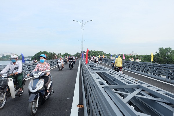 Cầu An Phú Đông (nối quận Gò Vấp với quận 12) vừa được Ban Giao thông đưa vào sử dụng sau hơn 10 tháng thi công (Ảnh: Việt Dũng)