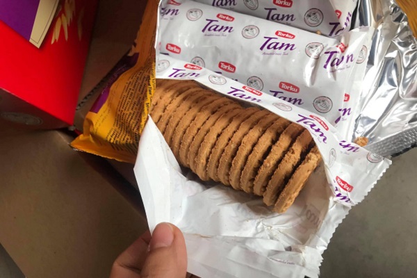 Mỗi gói bánh quy yến mạch Torku đang được bán với giá khoảng 55.000 đồng/ gói