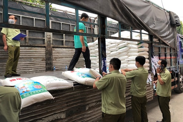 TP.HCM: Thu giữ gần 45 tấn bột ngọt có chữ Trung Quốc