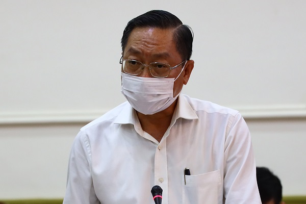 Ông Nguyễn Tấn Bỉnh, Giám đốc Sở Y tế TP.HCM thông tin tại buổi họp