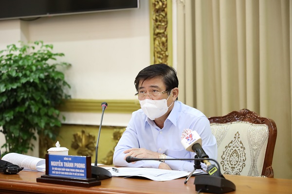 Ông Nguyễn Thành Phong, Chủ tịch UBND TP.HCM phát biểu tại buổi họp 