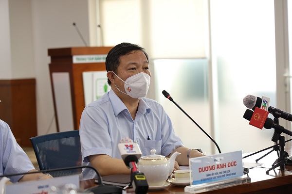 Ông Dương Anh Đức, Phó Chủ tịch UBND TP.HCM thông tin tại buổi họp