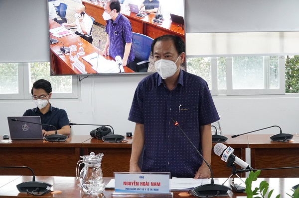 Ông Nguyễn Hoài Nam, Phó giám đốc Sở Y tế TP.HCM thông tin tại buổi họp