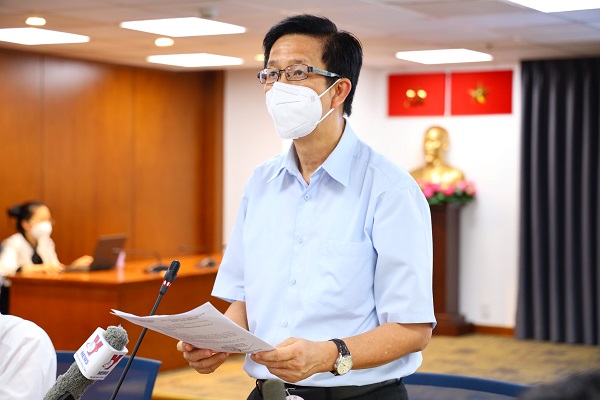 Phó trưởng Ban Chỉ đạo Phòng chống dịch COVID-19 TP Phạm Đức Hải phát biểu tại họp báo. (Ảnh: TTBC)