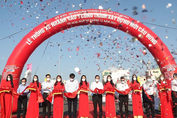 Công trình xây dựng mới cầu Bưng (quận Tân Phú, TPHCM) chính thức thông xe nhánh cầu số 1