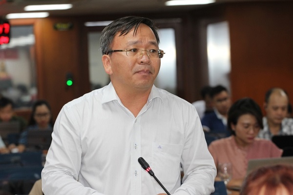 Ông Trương Công Nam, Phó Chánh Thanh tra Sở Xây dựng TP.HCM thông tin về tòa nhà Saigon One Tower tại buổi họp báo